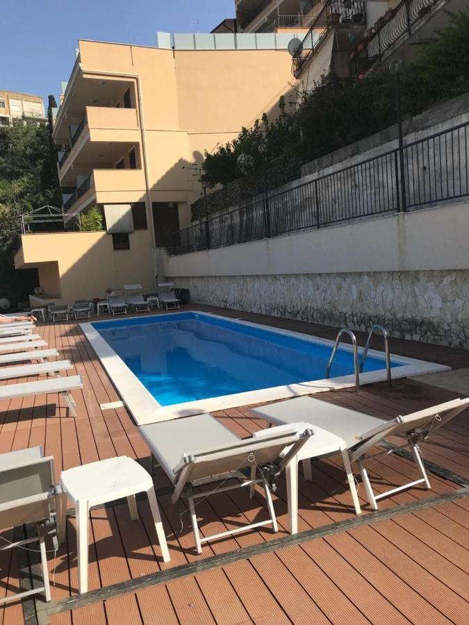 Il Piccolo Diavolo Apartment Taormina Bagian luar foto