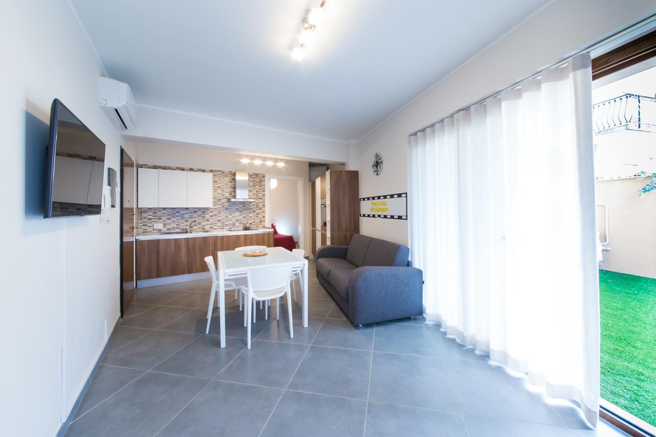 Il Piccolo Diavolo Apartment Taormina Bagian luar foto